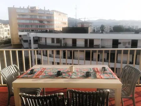 Appartement 2e ligne de plage à Roses, 2 chambres, clim et terrasse : photo 3
