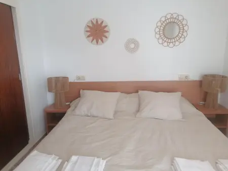 Appartement 2e ligne de plage à Roses, 2 chambres, clim et terrasse : photo 19