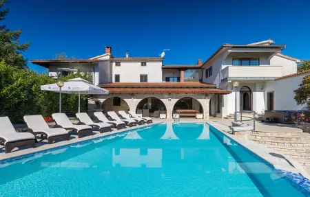 Location maison à Tinjan