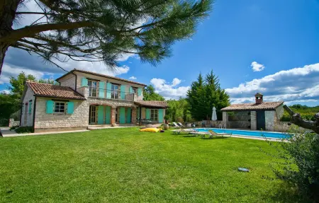 Location maison à Tinjan