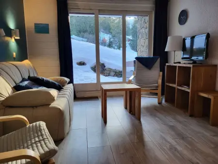 Location appartement à Les Avanchers Valmorel, Charmant 2 pièces rénové, terrasse, accès skis aux pieds, proche des cours ESF, commerces et parking