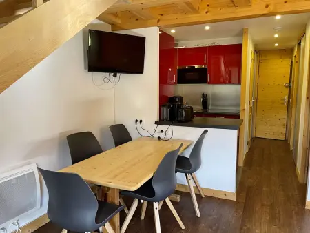 Location appartement à Les Avanchers Valmorel, Duplex 5 pièces au pied des pistes, 3 étoiles, 8 pers, 4 chambres, balcon, proche ESF et commerces