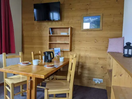 Location appartement à Les Avanchers Valmorel, Charmant 2P aux pieds des pistes avec terrasse, TV et lave-vaisselle, proche ESF et commerces