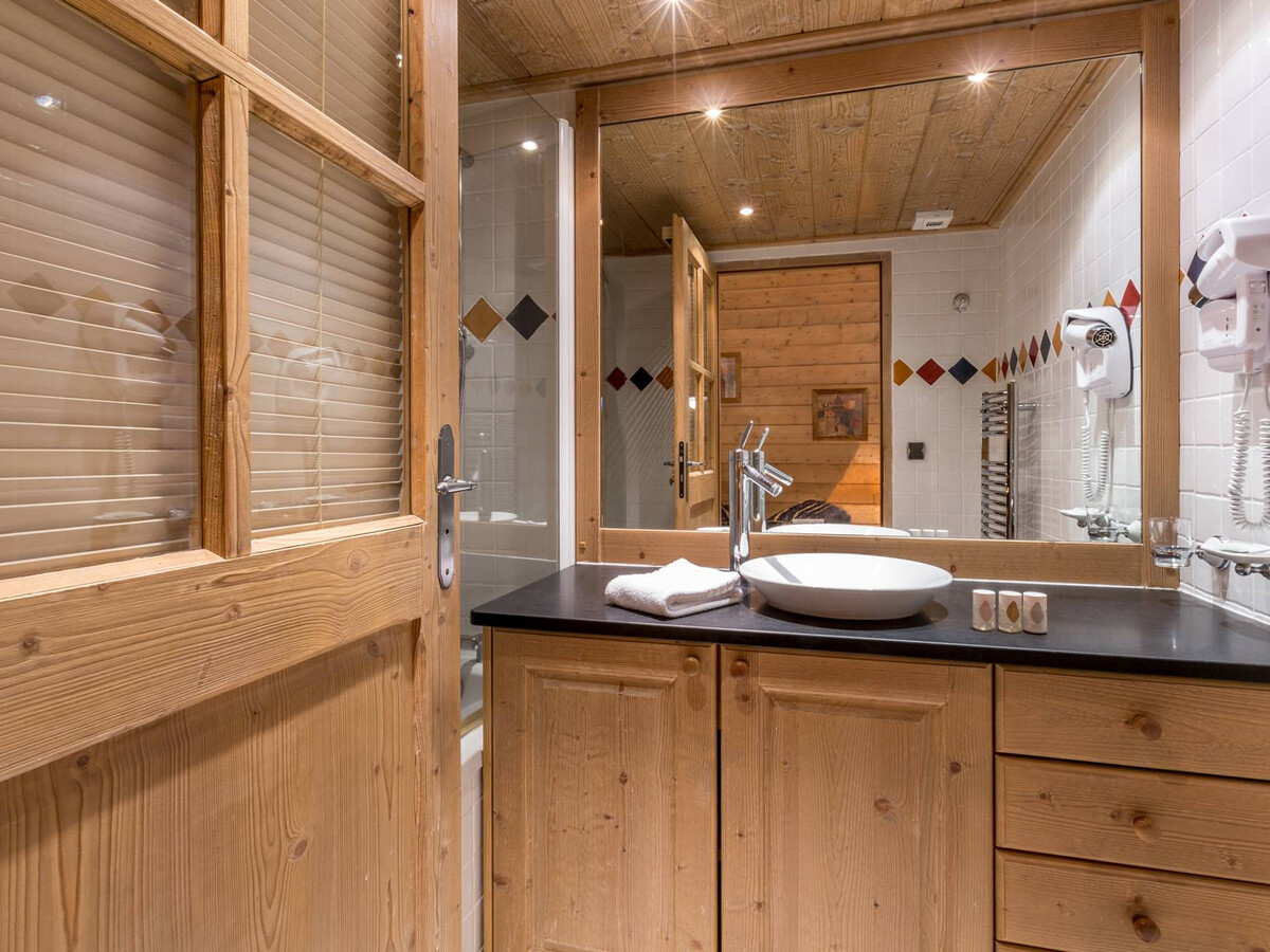 Duplex 4 Ch. 140 m² avec piscine, spa et ski aux pistes - Photo 6