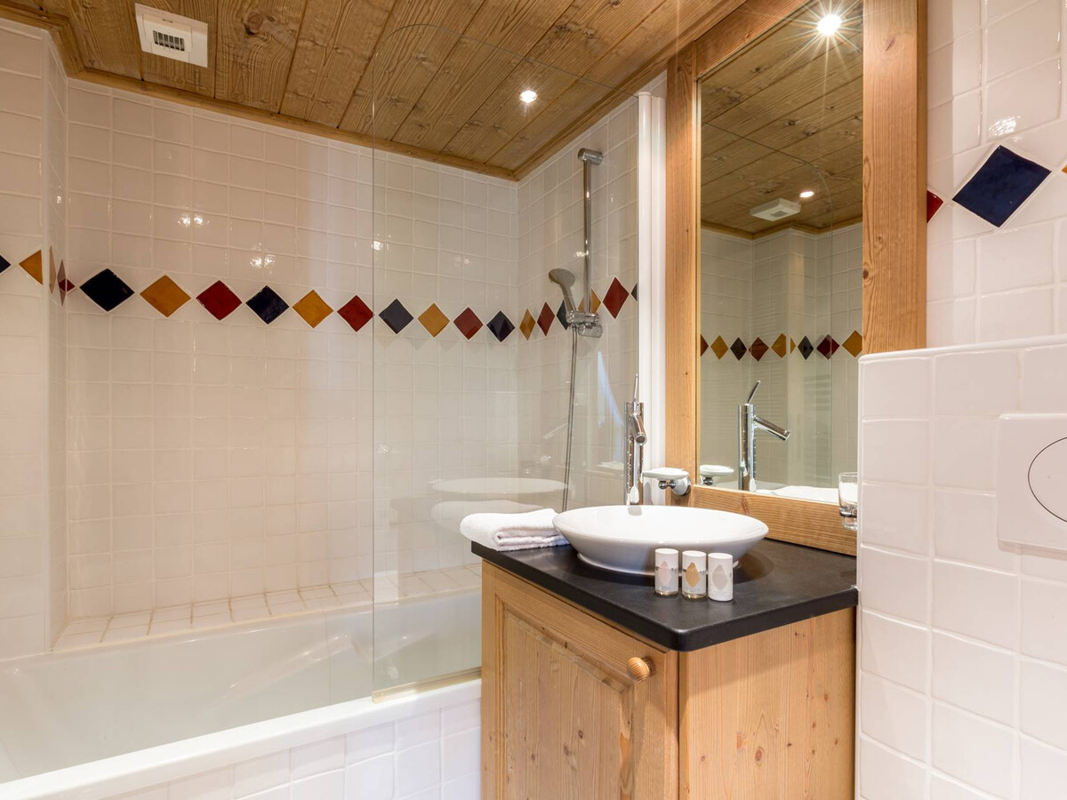 Duplex 4 Ch. 140 m² avec piscine, spa et ski aux pistes - Photo 10