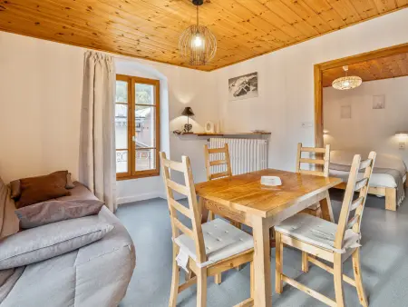 Location appartement à Saint Chaffrey , Charmant 2 pièces avec Balcon & Parking à 300m des Pistes - Piscine, Wi-Fi et Jardin