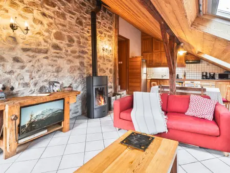 Location appartement à Saint Chaffrey , Charmant 3 pièces avec balcon, piscine et poêle à bois, proche des pistes à Serre Chevalier-Chantemerle
