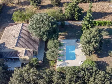 Location villa à Sorgues, Villa de plain-pied avec jardin clos et piscine
