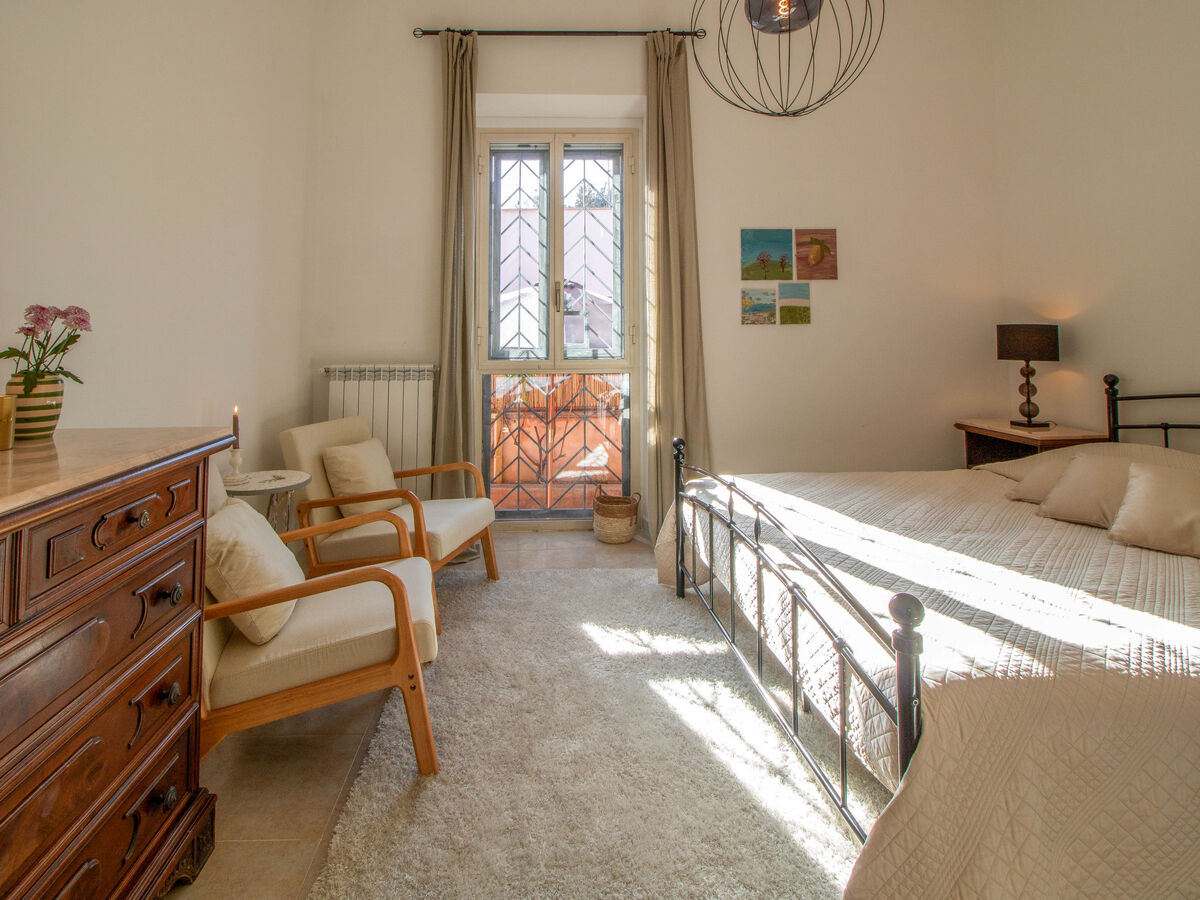 Villa Randi à Anzio, 950m de la plage - Photo 12