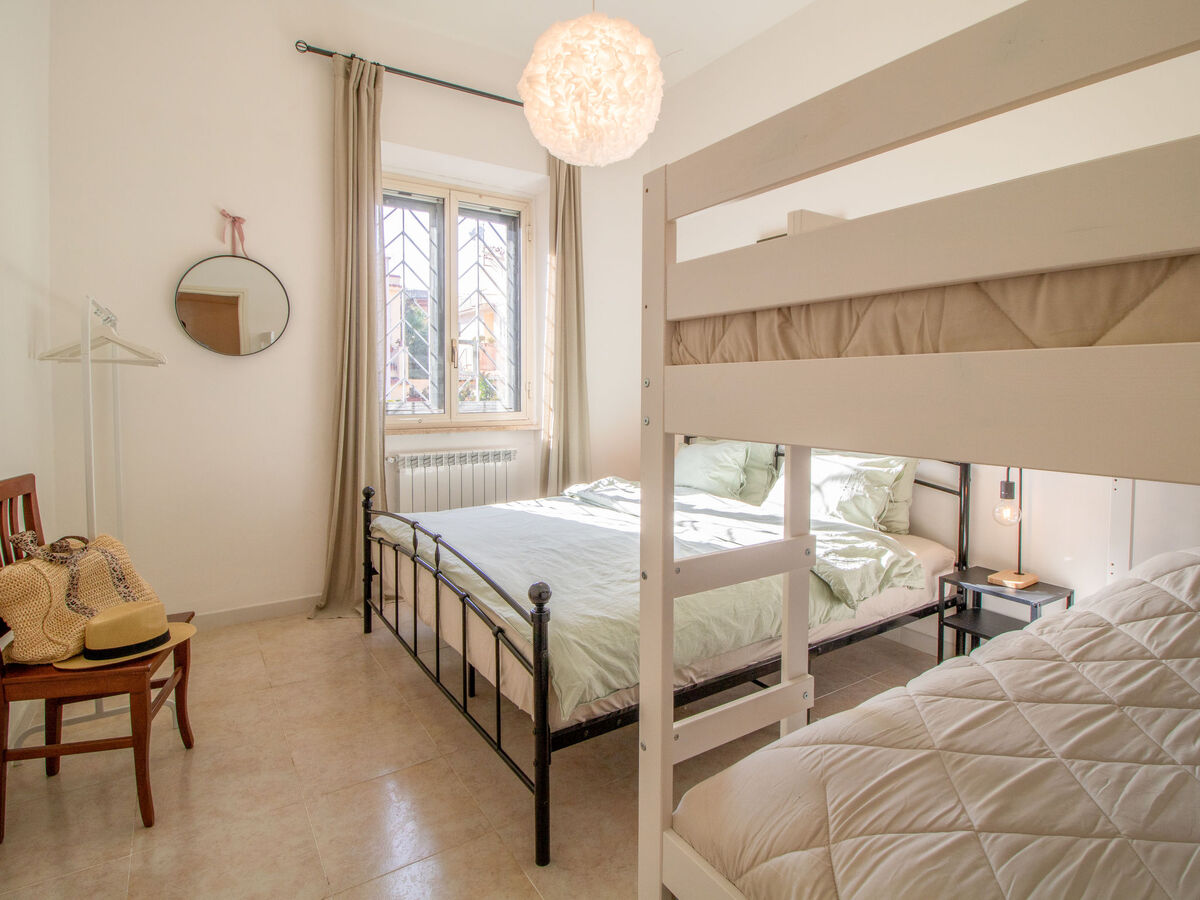 Villa Randi à Anzio, 950m de la plage - Photo 13