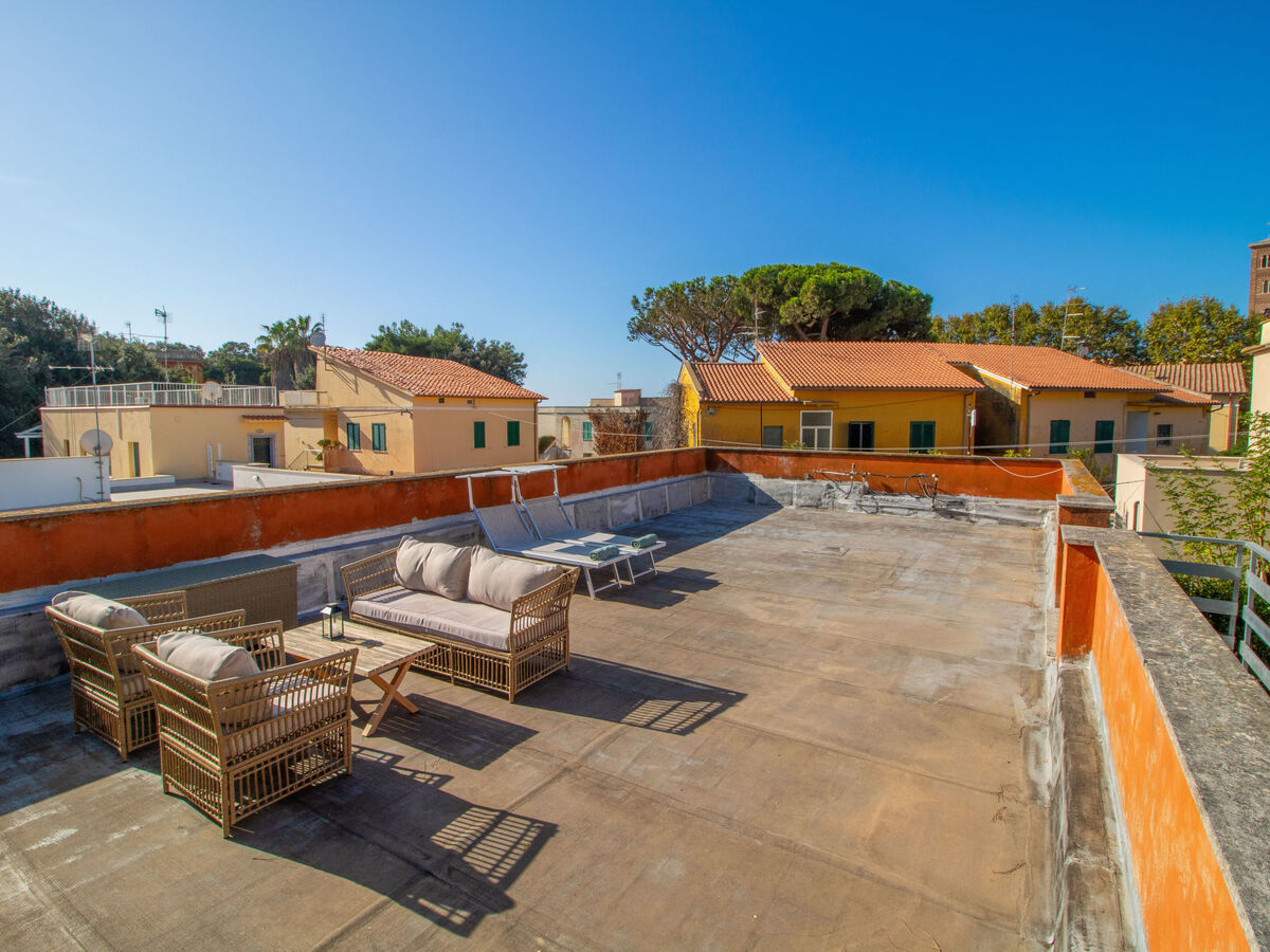 Villa Randi à Anzio, 950m de la plage - Photo 21