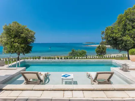 Villa Porto Bus, maison 3 pièces en bord de mer à Rovinj