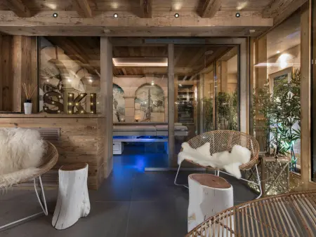 Chalet luxueux avec spa, piscine et vue sur pistes à Courchevel 1550 - Photo 3