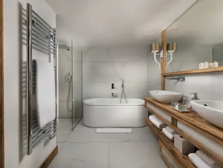 Chalet luxueux avec spa, piscine et vue sur pistes à Courchevel 1550 - Photo 5