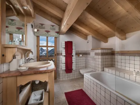 Chalet luxueux avec spa, piscine et vue sur pistes à Courchevel 1550 - Photo 9