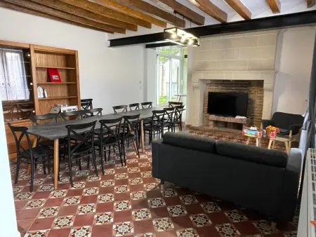 Location gite à Chahaignes, Maison spacieuse près du Mans et Tours, idéale pour famille, avec terrasse, jardin et parking