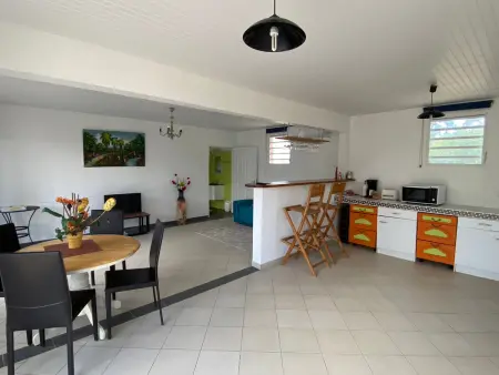 Maison F2 aux Trois-Îlets avec canapé-lit - Photo 3