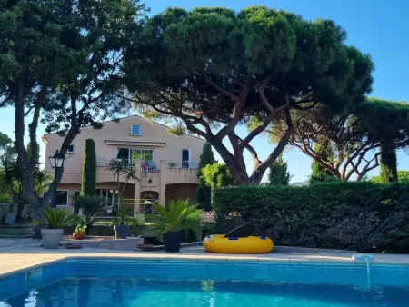 Location appartement à Sainte Maxime, Sainte Maxime Sémaphore : Haut de Villa T4, Piscine, Terrasse, Clim, Proche Mer