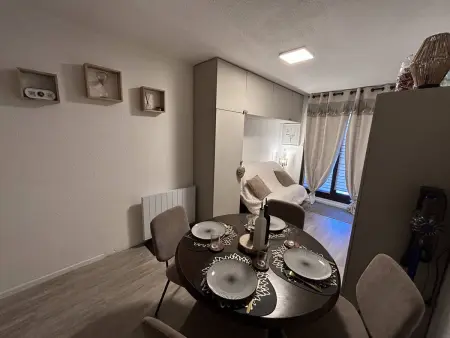 Location appartement à Bolquère Pyrénées 2000, Studio cabine rénové 4 pers avec jardinet et accès parking – cœur de station