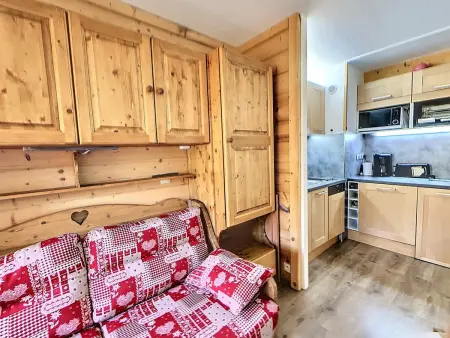 Studio Le Corbier, balcon sud vue pistes, skis au pied : photo 3