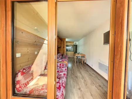 Studio Le Corbier, balcon sud vue pistes, skis au pied : photo 13