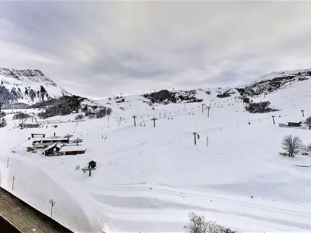 Studio Le Corbier, balcon sud vue pistes, skis au pied : photo 15
