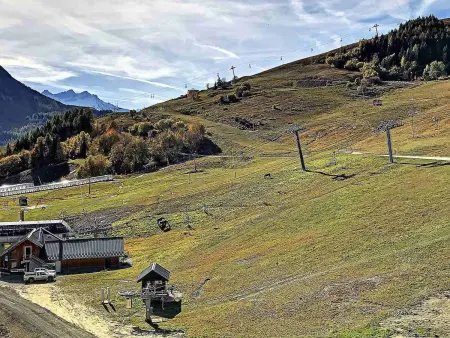 Studio Le Corbier, balcon sud vue pistes, skis au pied : photo 16