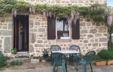 Ferme rénovée 6 personnes à Bas-en-Basset, poêle bois : photo 2