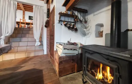 Ferme rénovée 6 personnes à Bas-en-Basset, poêle bois : photo 11