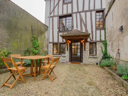 Maisonnette champenoise avec cour close à Bar-sur-Aube - Photo 1