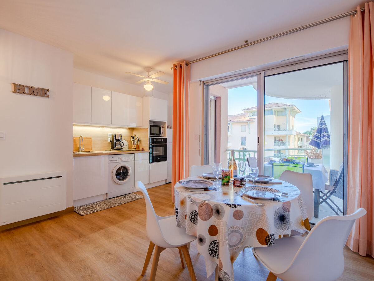 Appartement 2 pièces rénové 2023 à Fréjus, 150 m mer - Photo 1
