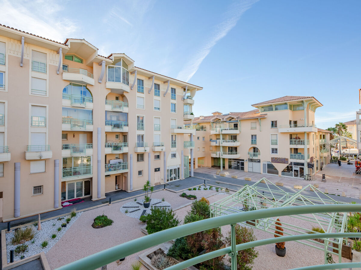 Appartement 2 pièces rénové 2023 à Fréjus, 150 m mer - Photo 5