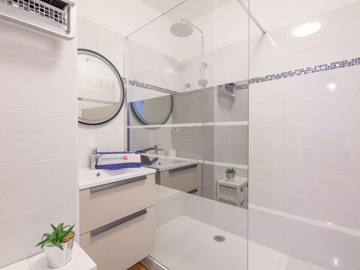 Appartement 2 pièces rénové 2023 à Fréjus, 150 m mer - Photo 13