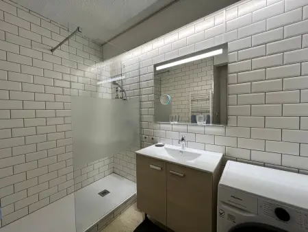 Studio rénové 39m² au pied des pistes avec balcon : photo 9