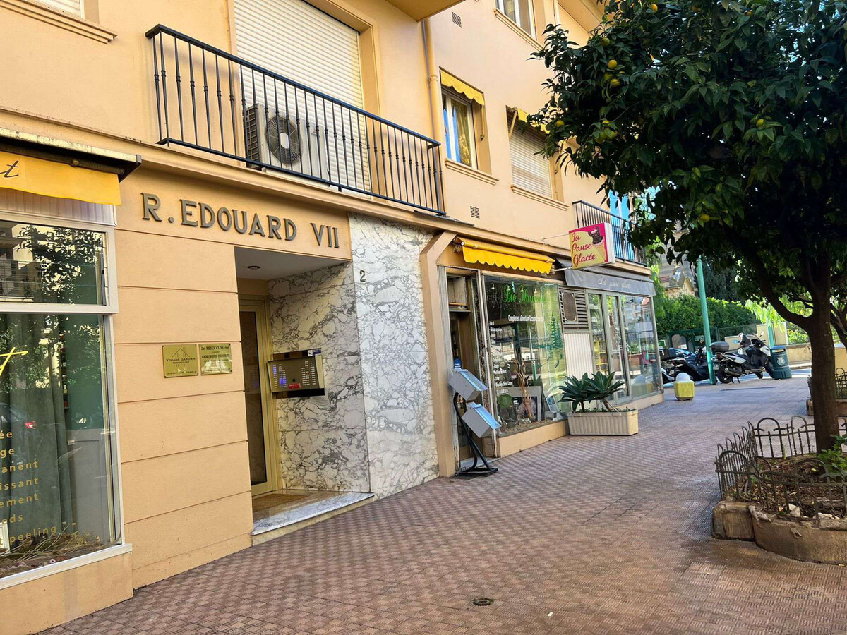 Appartement climatisé 42m² avec balcon, centre Menton - Photo 11