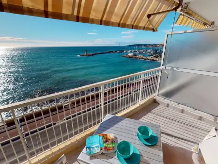 Studio climatisé face mer à Menton, terrasse et Wi-Fi : photo 2