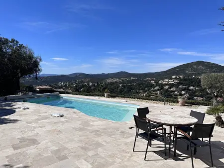 Location villa à Les Issambres, Villa provençale avec piscine privée, clim, Wi-Fi, jardin, 5 chambres