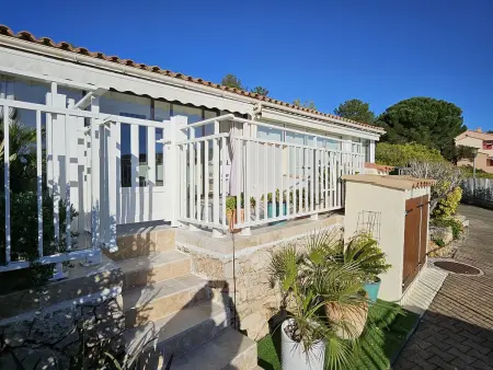 Maison mitoyenne T3 avec piscine, clim, parking, animaux acceptés - Photo 4