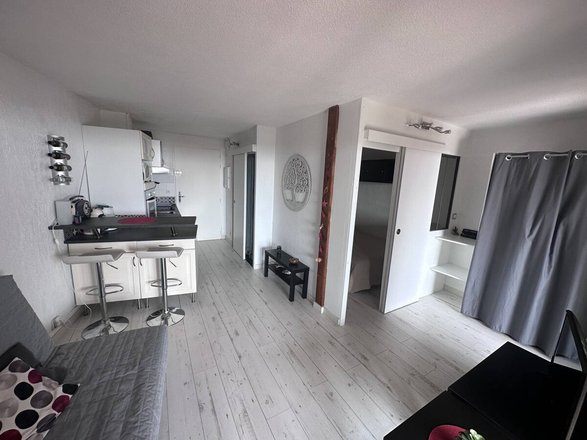 T2 aux Issambres : terrasse vue mer, piscine et parking - Photo 3