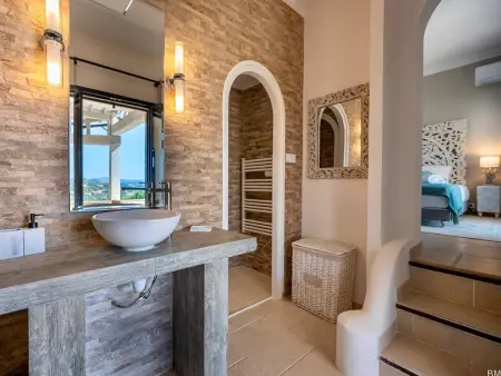 Villa moderne 6 CH pour 12 avec piscine privée, clim et parking aux Issambres - Photo 22