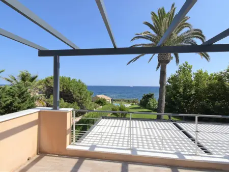 Villa pieds dans l'eau pour 10 personnes avec piscine, clim et Wi-Fi - Photo 3