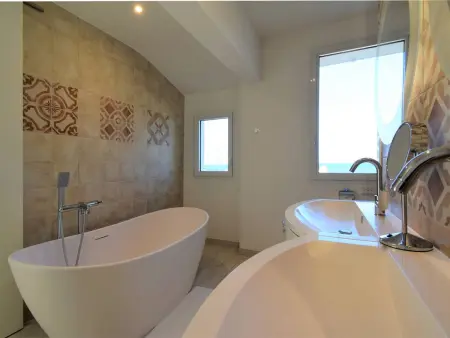 Villa pieds dans l'eau pour 10 personnes avec piscine, clim et Wi-Fi - Photo 16