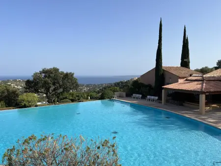 Location appartement à Les Issambres, Maisonnette rénovée avec piscines, clim et wifi aux Issambres