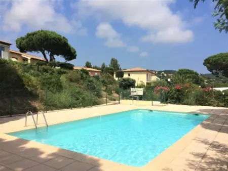 Location appartement à Les Issambres, Appartement T2 avec jardin, piscine et parking aux Issambres, proche mer