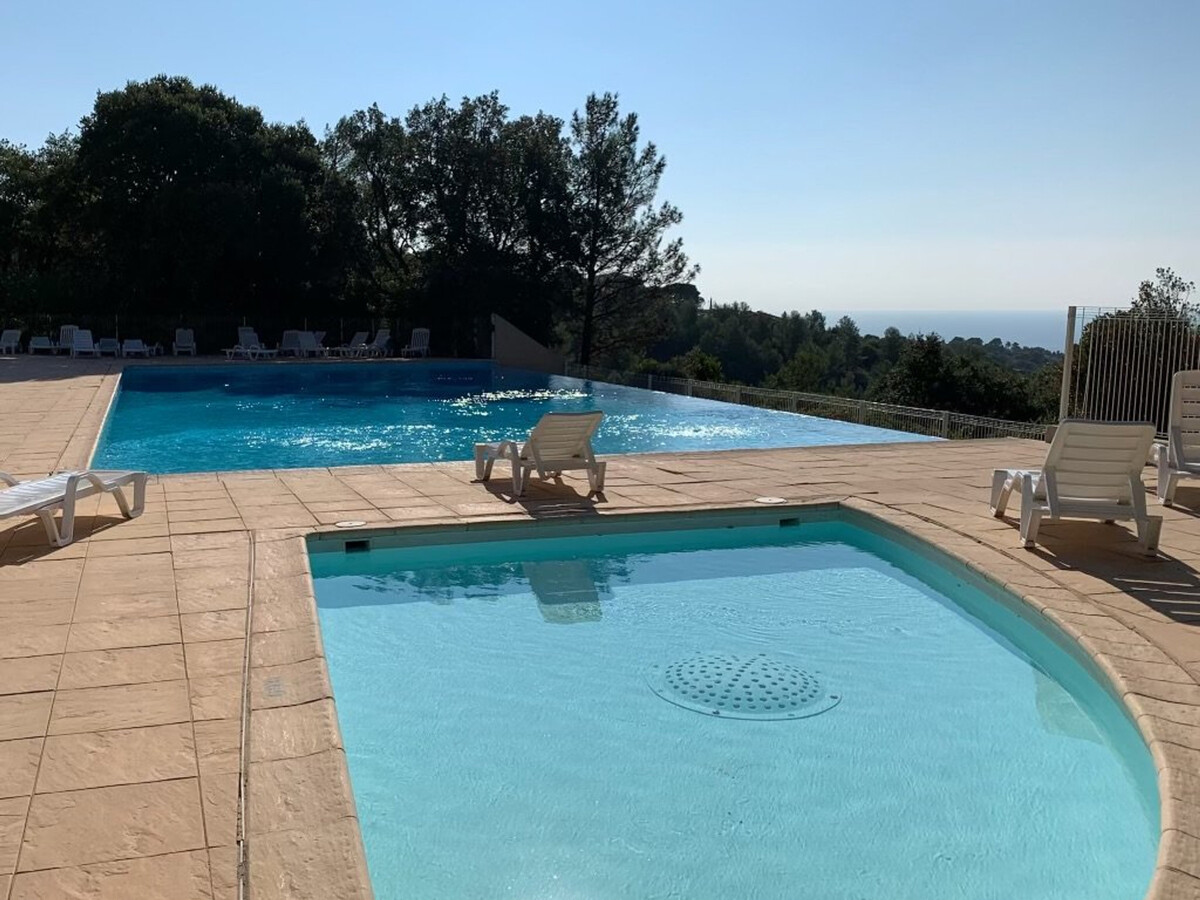 T2 35 m² face à St-Tropez, piscine et terrasse - Photo 12