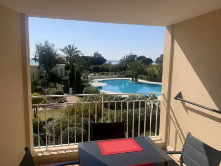 Charmant T2 climatisé avec terrasse et piscine, proche plages et commerces : photo 11