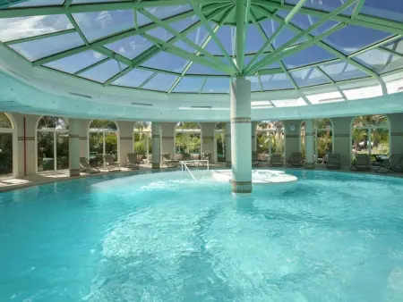 Charmant T2 climatisé avec terrasse et piscine, proche plages et commerces : photo 13