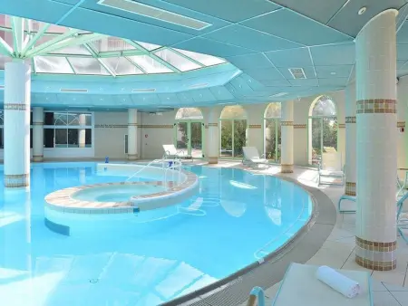 Charmant T2 climatisé avec terrasse et piscine, proche plages et commerces : photo 14
