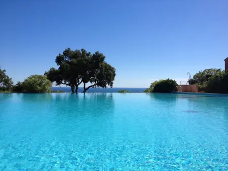 Location maison à Les Issambres, Appartement avec jardinet, terrasse, piscine et parking aux Issambres