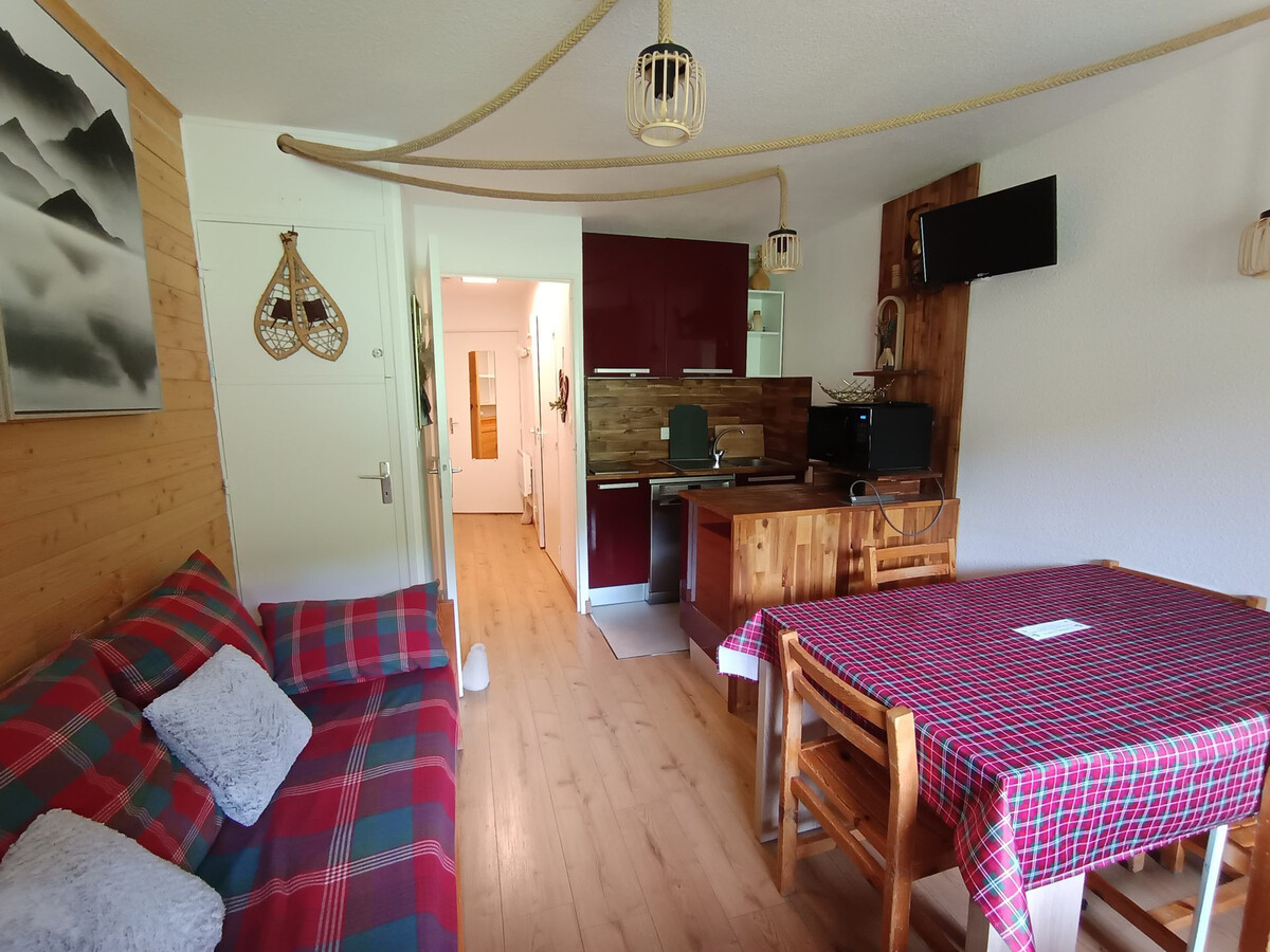 Appartement rénové plein sud aux pieds des pistes - Photo 2